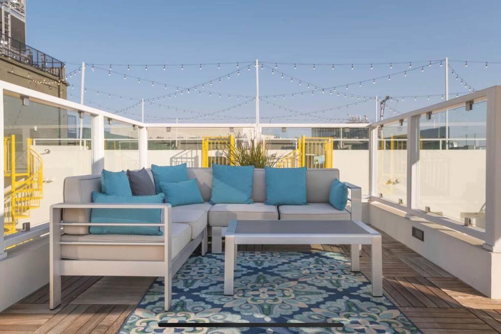 Iconic Heart Of Dtla Loft With Rooftop Pool Jacuzzi Gym Los Angeles